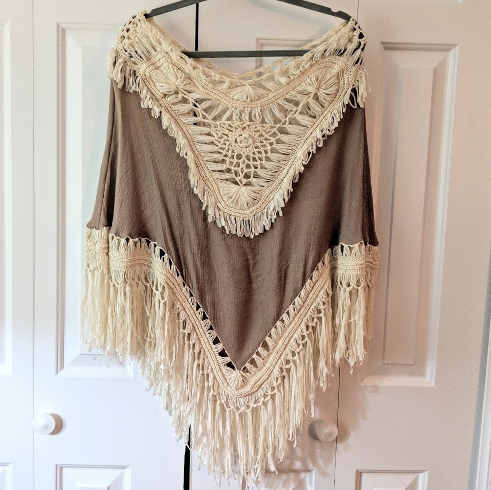 NWOT Cream lace and tan shawl cape wrap w/ fringe